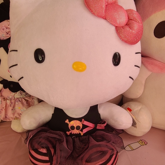 Hello kitty emo punk plushy - Picture 2 of 4
